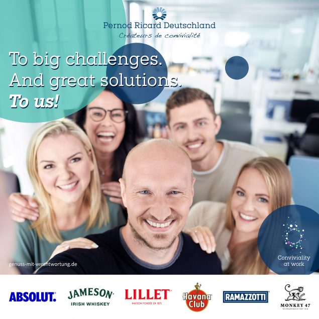employer-branding-kampagne-pernod-ricard-selfie-gruppe-junger-leute-spaß-haben